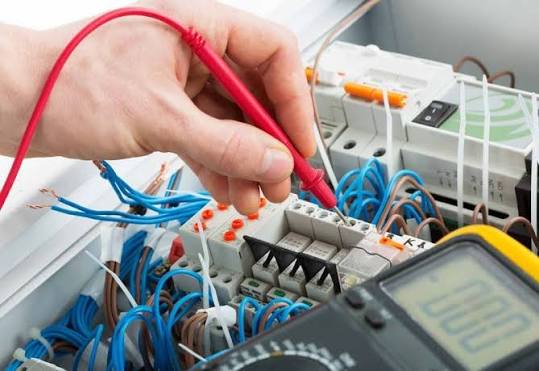 Elektrik panosunda multimetre ile arıza tespiti